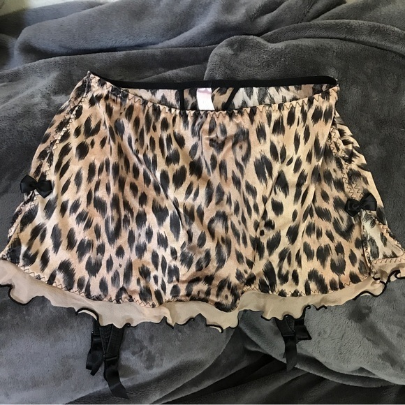 Vintage Victoria’s Secret Satin Garter Thong Skirt NWOT - Picture 4 of 9